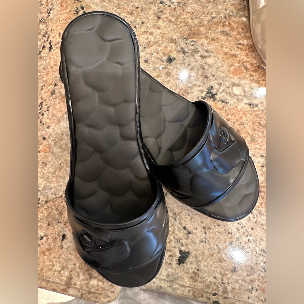 Brand New Valentino Slides